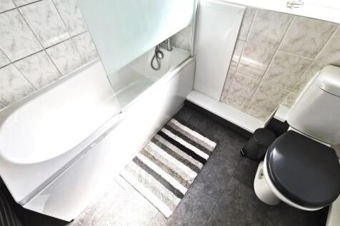 bathroom 2.jpg
