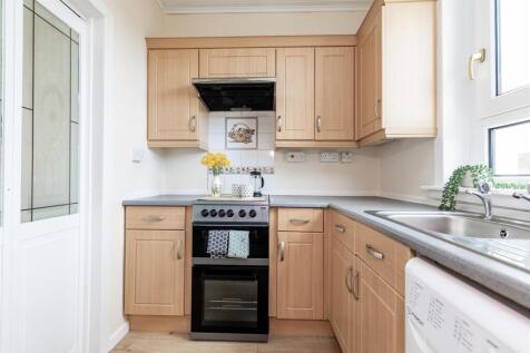 14 - Kitchen 2.jpg