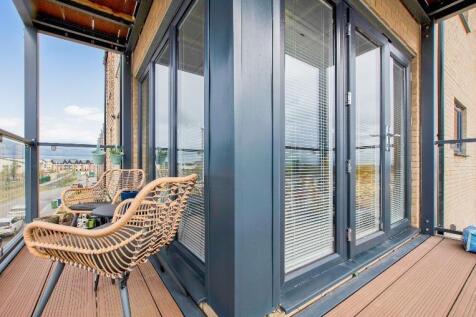 Balcony 1.jpg