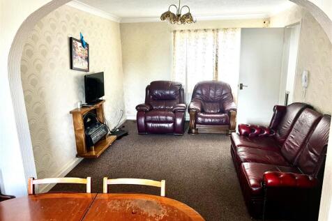 Living room 11.jpg