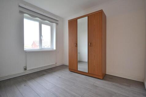 bedroom 2.JPG