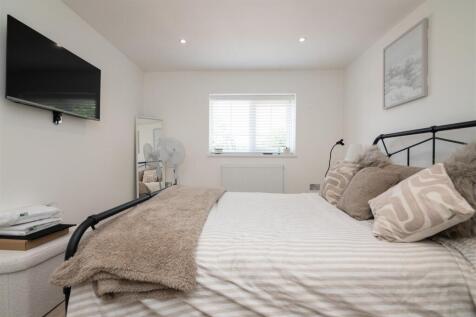 Front Annexe Bedroom