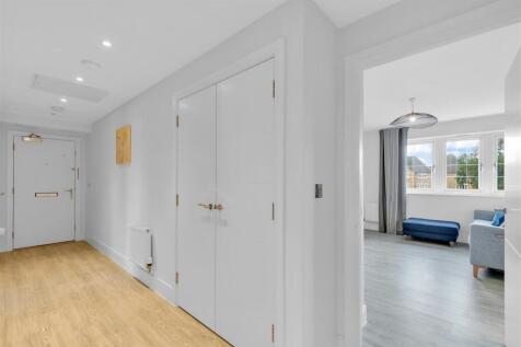 Hallway 1.jpg