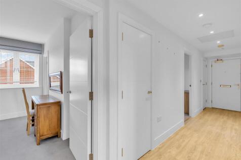 Hallway 2.jpg