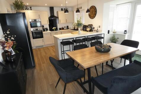 2289kitchendiningfamilyrooma.jpg