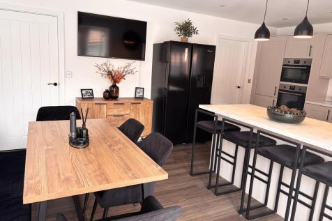 2289newdiningbreakfastarea.jpg