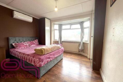 Sunbury Road - Bedroom 1 1 of 2.jpg