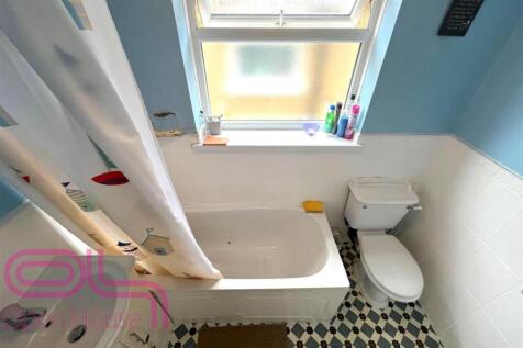 Sunbury Road - Bathroom.jpg