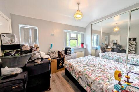bedroom 1 2.jpg