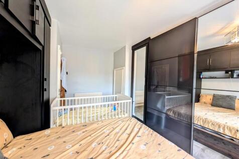 bedroom 2 2.jpg