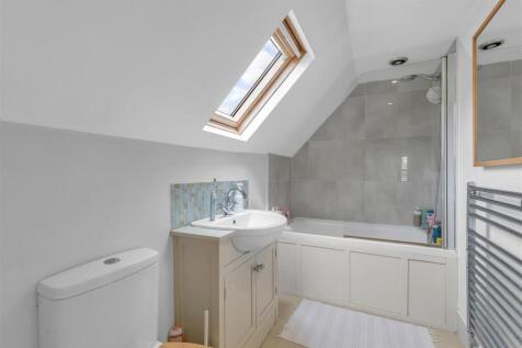 Bathroom 2.jpg