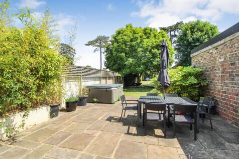 patio 1a.jpg