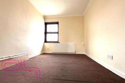 Hanworth Road Bedroom 1 2of2.jpg