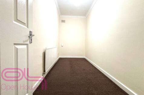 Hanworth Road Bedroom 4.jpg