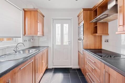 06 - Kitchen 1.jpg