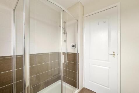 19 - Bathroom 1.jpg