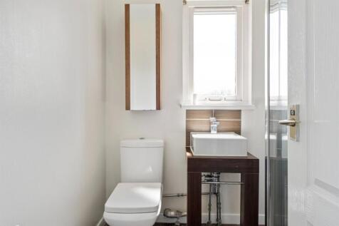 20 - Bathroom 2.jpg