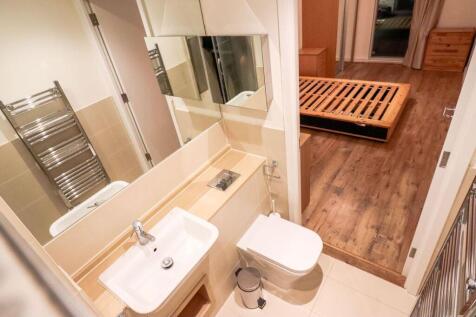 Master-Bed-2-(Ensuite)-1b---IMG_0834.jpg