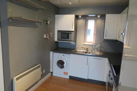 3 kitchen.JPG