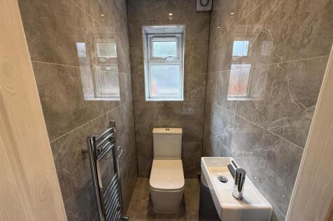 ground floor toilet.jpg