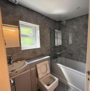 bathroom (2).jpg