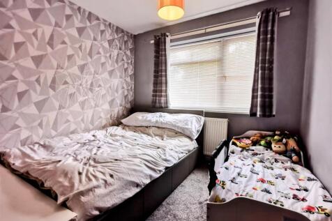 bedroom 1 1.jpg