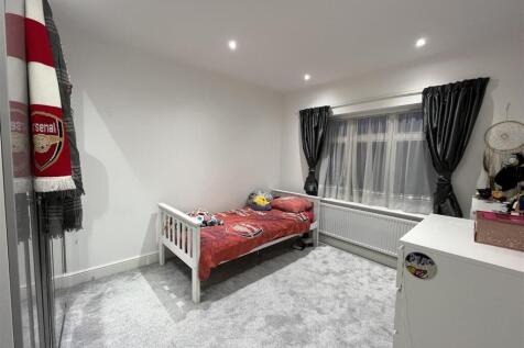 Bedroom 2.JPG