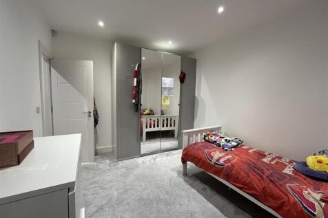 Bedroom 2-1.JPG