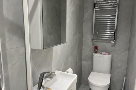 GF Bathroom 1.JPG