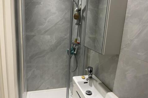 GF Bathroom.JPG