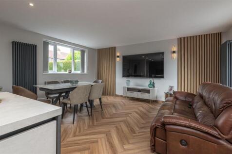 Dining &amp; Seating Area