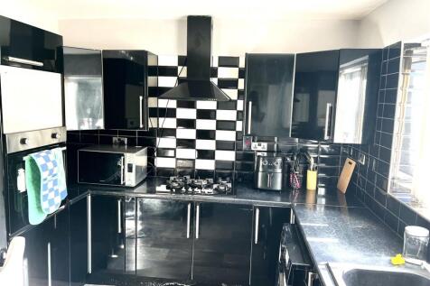 Kitchen 2.jpg