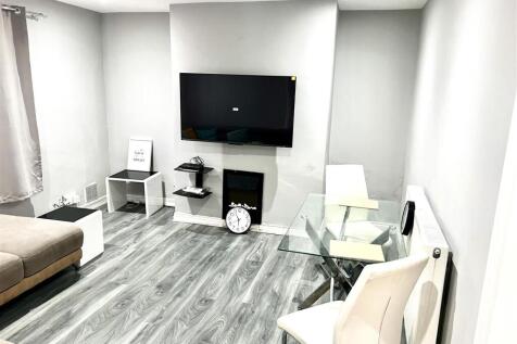 Living room 222.jpg