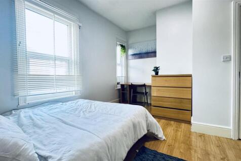 ROOM 4