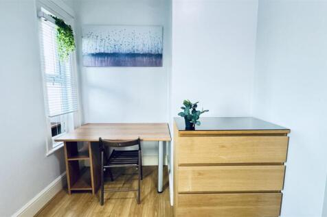 ROOM 4