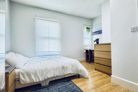 ROOM 4