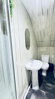 TOILET/BATHROOM