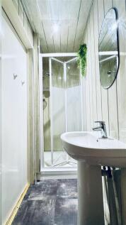 TOILET/BATHROOM
