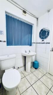 TOILET/BATHROOM