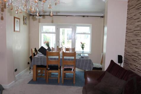 Rear lounge/dining room