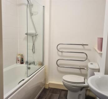 Main Bathroom.jpg