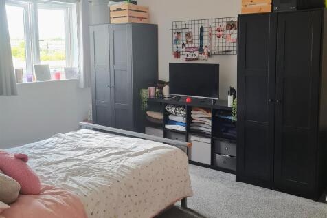Master Bedroom.jpg