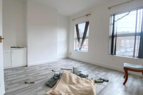 LIVING ROOM.jpg