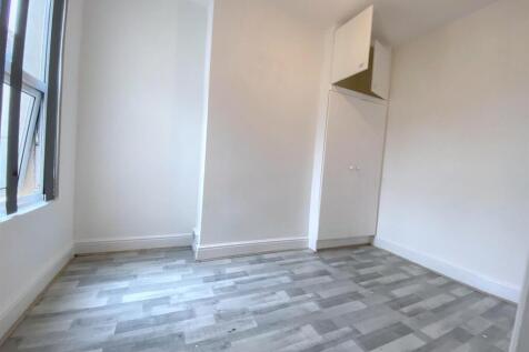 BEDROOM.jpg