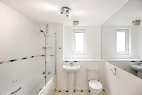 12 - Bathroom.jpg