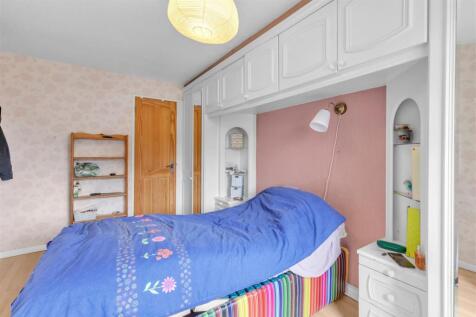Bed 1b.jpg