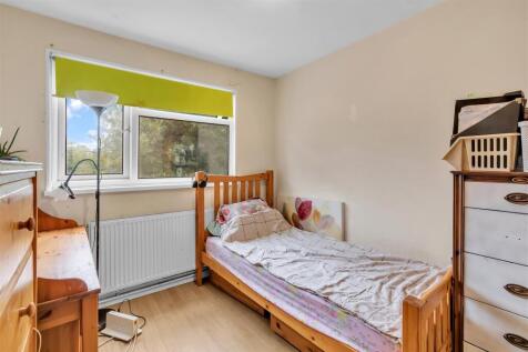 bed 2.jpg