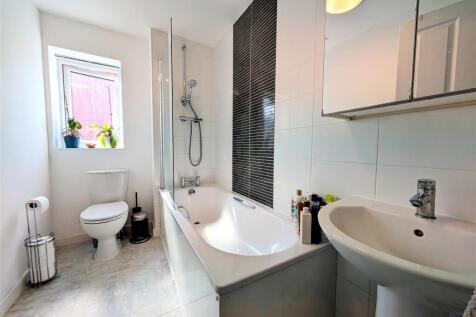 upstairs bathroom.jpg