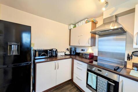 kitchen 2 edit.jpg