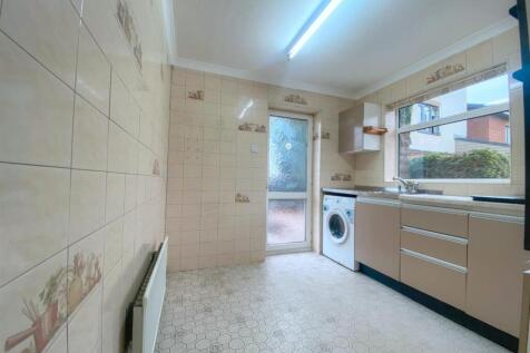 Kitchen...jpg